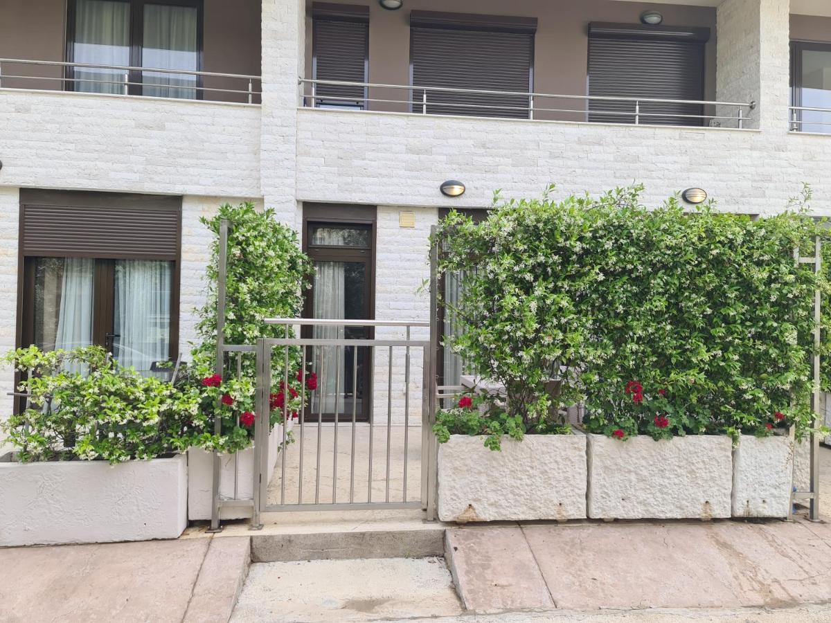 Ferienwohnung Langust - Free Parking Sveti Stefan Exterior foto